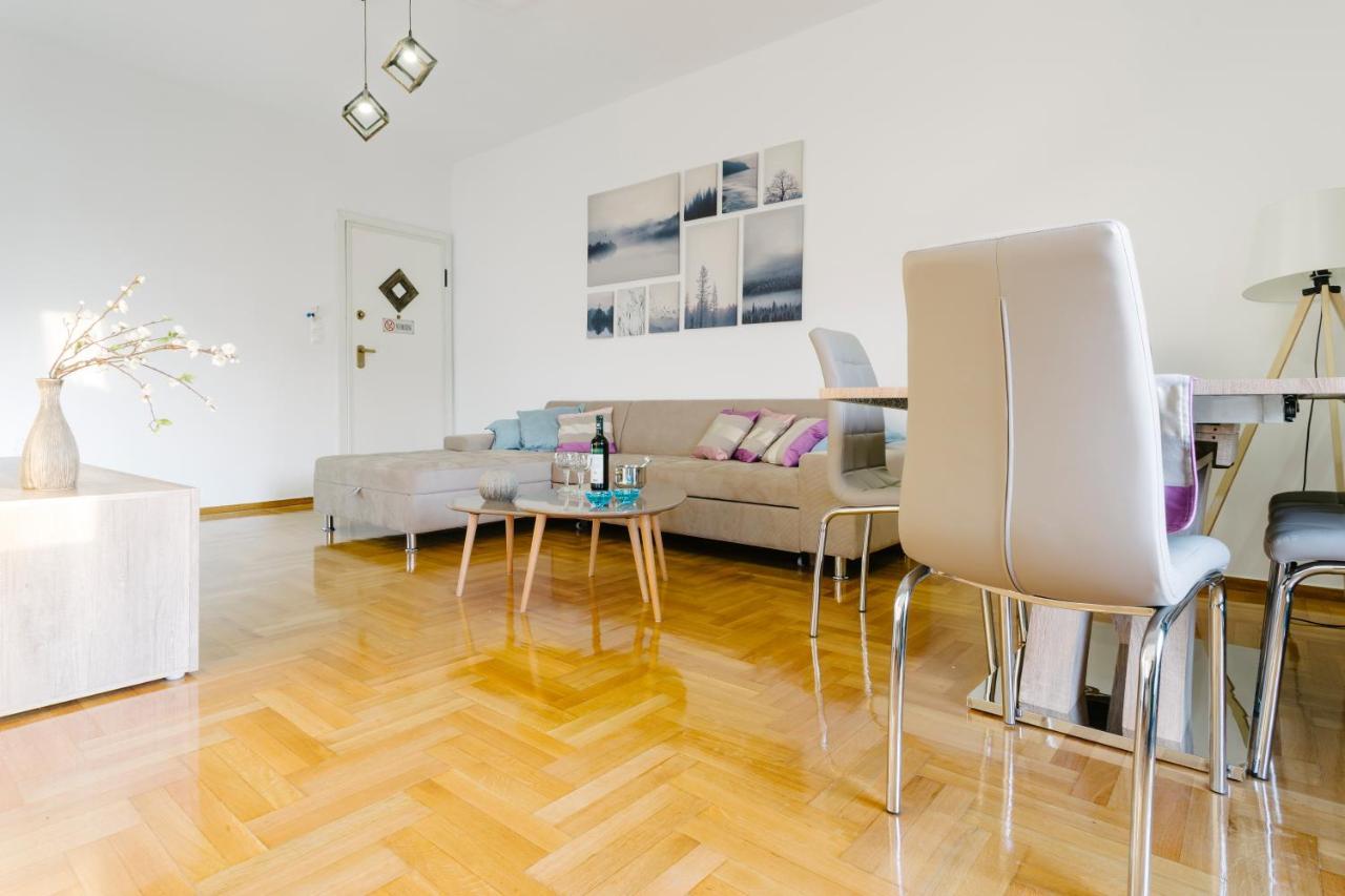 Acropolis View Apartment In เอเธนส์ ภายนอก รูปภาพ